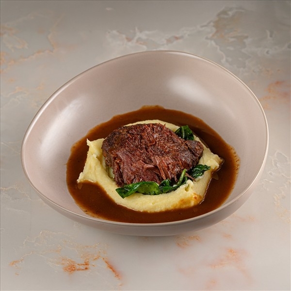 Томлённые Щёчки с Пюре и Шпинатом